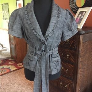 Very nice fitted short sleeve blazer